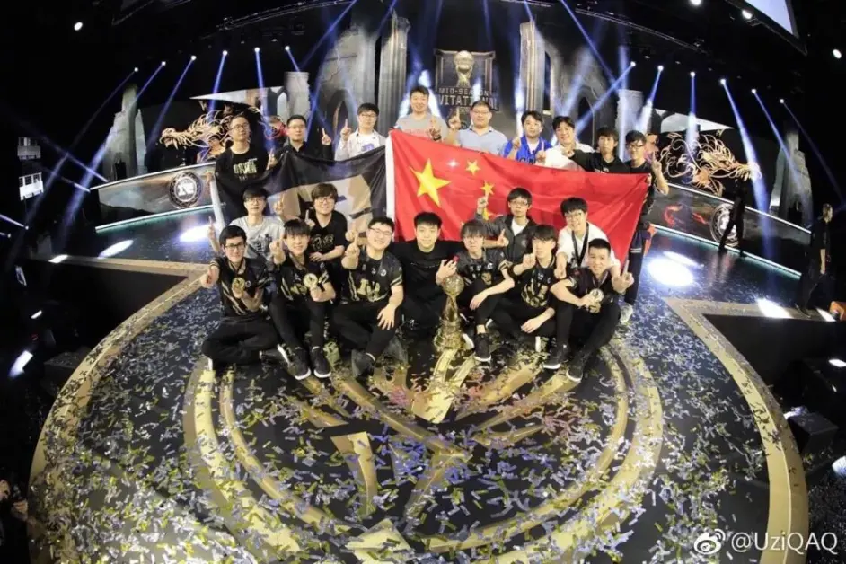 九游会竞猜 -Uzi重返赛场，战术调整首场状态出色，篮网观众沸腾！的简单介绍