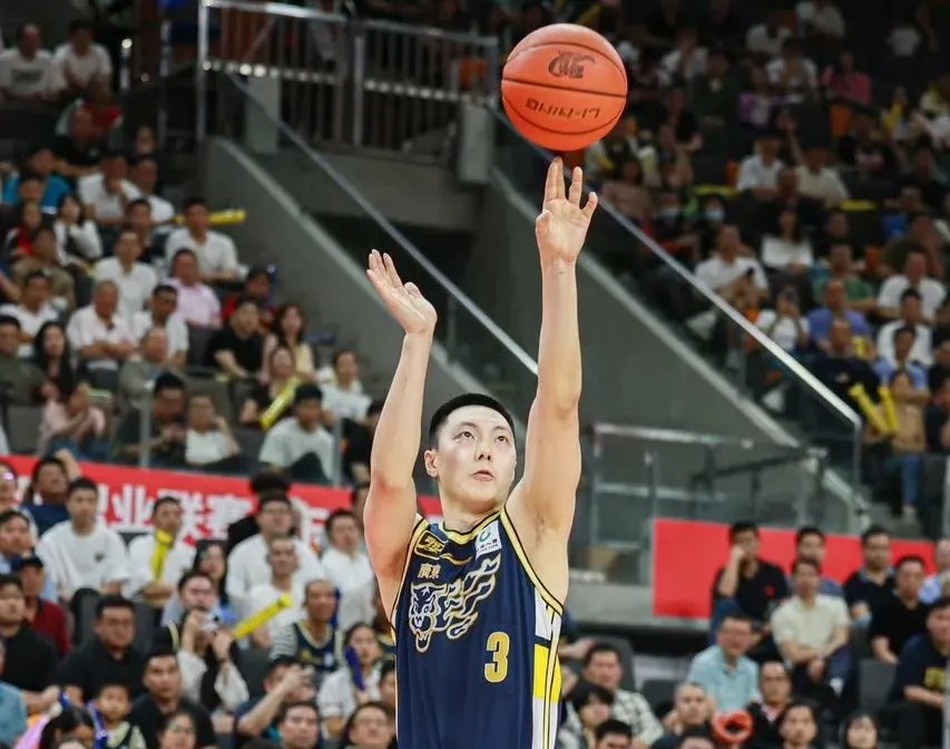 关于CBA季后赛倒计时;广东宏远赛前复出首秀;细节引发关注;管理层满意;心理建设被强调的信息 关于CBA季后赛倒计时;广东宏远赛前复出首秀;细节引发关注;管理层满意;心理建设被强调的信息